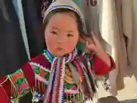 ha giang dong van market kid