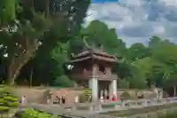 hanoi temple literature gate pond